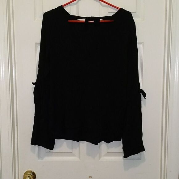 Lost April black top with slit sleeve Sz L NWT - Picture 6 of 7